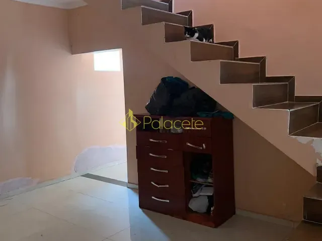 Sobrado com 200m² 2 quartos e 2 banheiros, à venda, no bairro Loteamento Residencial e Comercial Araguaia em Pindamonhangaba