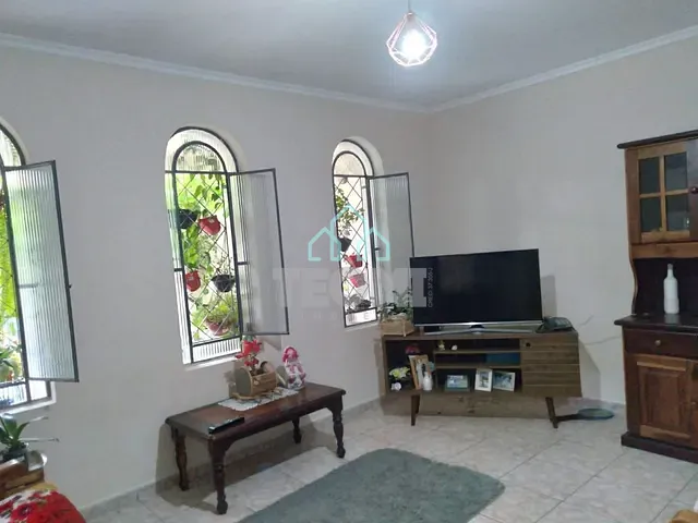 Sobrado com 240m² 4 quartos e 4 banheiros, à venda, no bairro Vila Marly em Taubaté