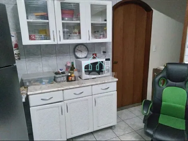 Sobrado com 240m² 4 quartos e 4 banheiros, à venda, no bairro Vila Marly em Taubaté