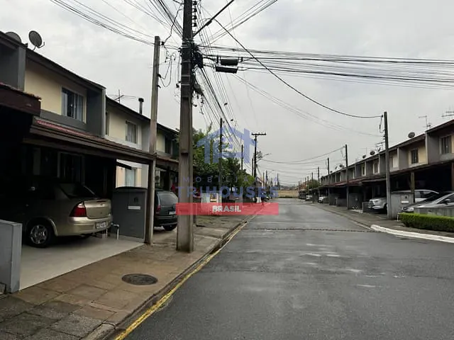 Sobrado 3 quartos e 2 banheiros, à venda, no bairro Alto Boqueirão em Curitiba