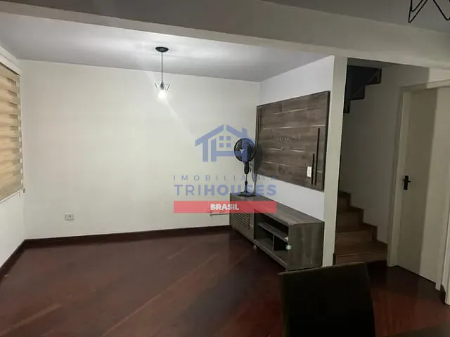 Sobrado 3 quartos e 2 banheiros, à venda, no bairro Alto Boqueirão em Curitiba