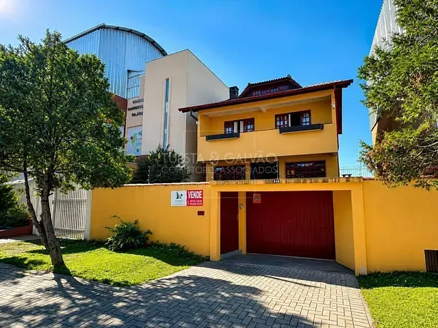 Sobrado com 240m² 3 quartos e 3 banheiros, à venda, no bairro Cajuru em Curitiba