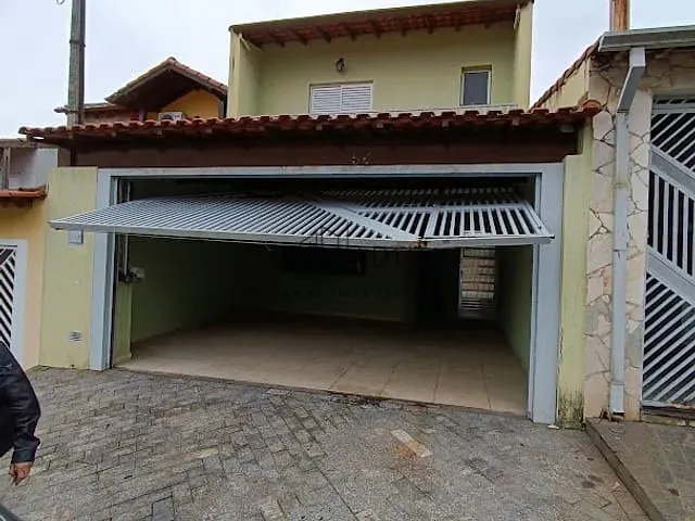 Sobrado com 150m² 3 quartos e 3 banheiros, à venda, no bairro Conjunto Residencial Álvaro Bovolenta em Mogi das Cruzes