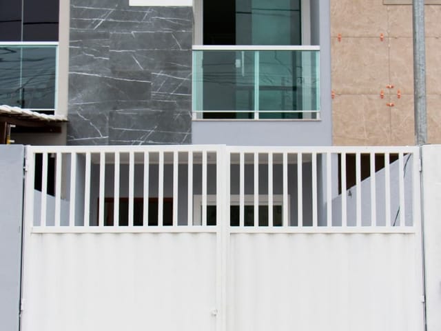 Sobrado com 100m² 2 quartos e 2 banheiros, à venda, no bairro Parque Aurora em Campos dos Goytacazes