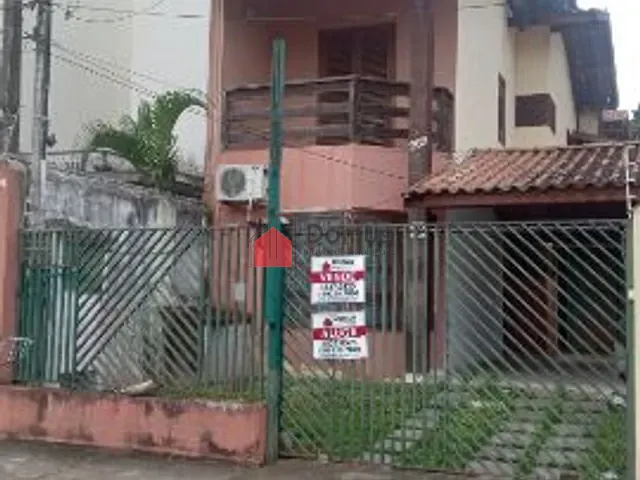 Sobrado com 162m² 3 quartos e 1 banheiro, à venda ou para alugar, no bairro Vila Bourguese  em Pindamonhangaba