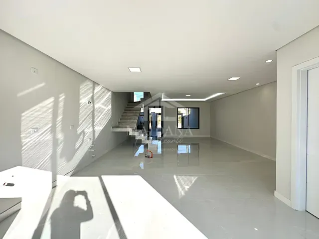 Sobrado com 170m² 3 quartos e 2 banheiros, à venda, no bairro Aristocrata em São José dos Pinhais