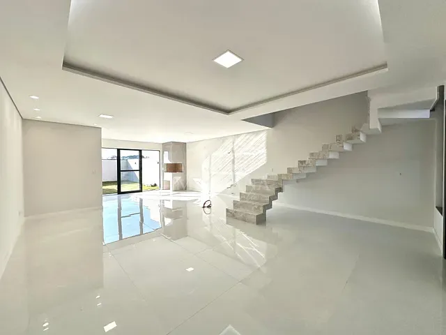 Sobrado com 170m² 3 quartos e 2 banheiros, à venda, no bairro Aristocrata em São José dos Pinhais