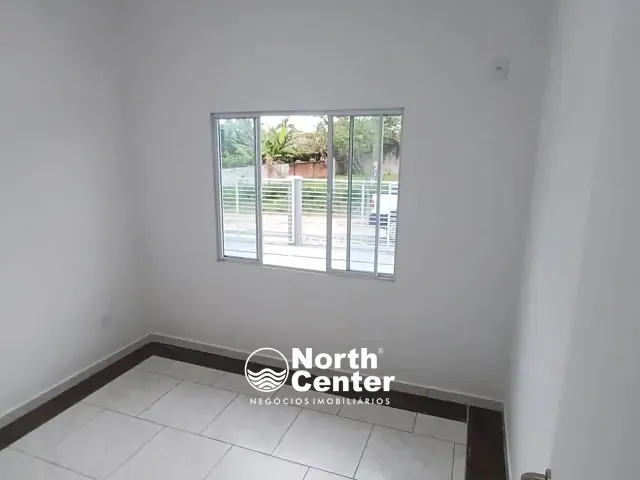 Sobrado com 200m² 7 quartos e 5 banheiros, à venda, no bairro Costeira em Balneário Barra do Sul