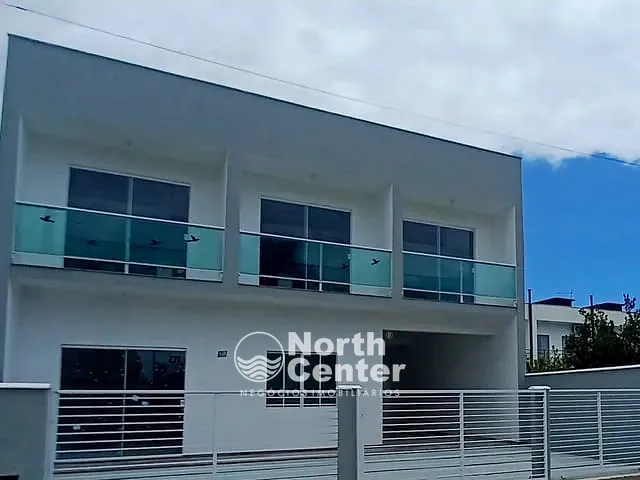 Sobrado com 200m² 7 quartos e 5 banheiros, à venda, no bairro Costeira em Balneário Barra do Sul