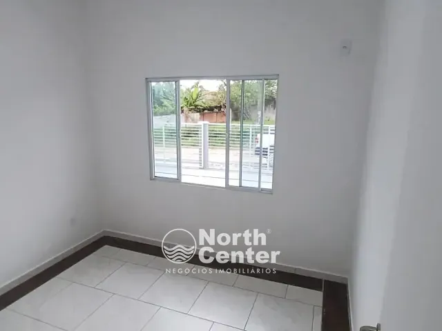 Sobrado com 200m² 7 quartos e 5 banheiros, à venda, no bairro Costeira em Balneário Barra do Sul