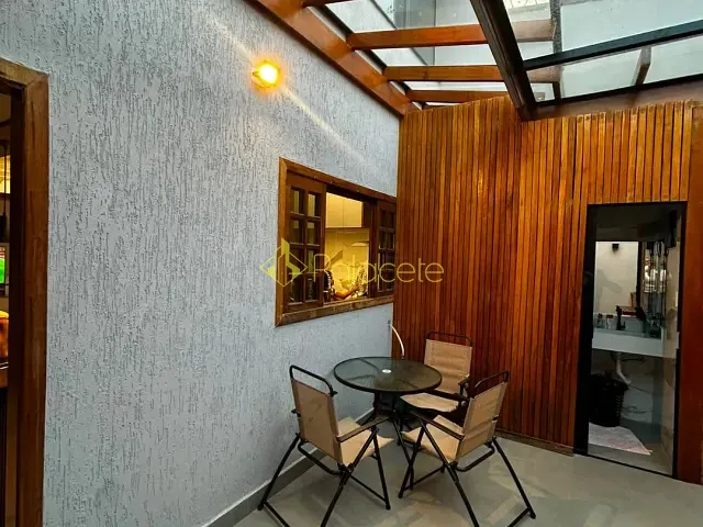 Sobrado com 143m² 3 quartos e 3 banheiros, à venda, no bairro Parque Urupês em Taubaté
