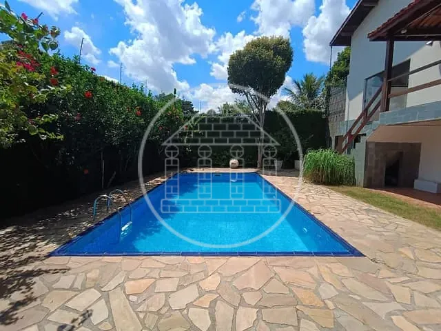 Sobrado com 800m² 5 quartos e 5 banheiros, à venda ou para alugar, no bairro Interlagos em São Paulo