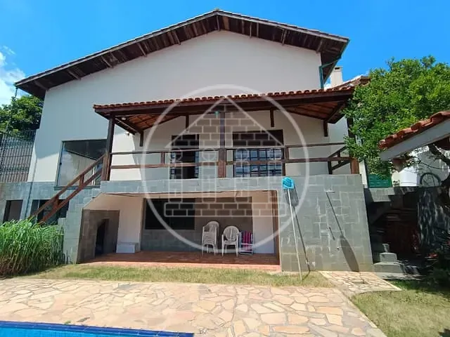 Sobrado com 800m² 5 quartos e 5 banheiros, à venda ou para alugar, no bairro Interlagos em São Paulo