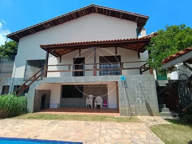 Sobrado com 800m² 5 quartos e 5 banheiros, à venda ou para alugar, no bairro Interlagos em São Paulo