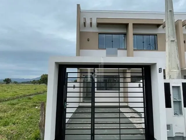 Sobrado 2 quartos e 3 banheiros, à venda, no bairro Joaia em Tijucas
