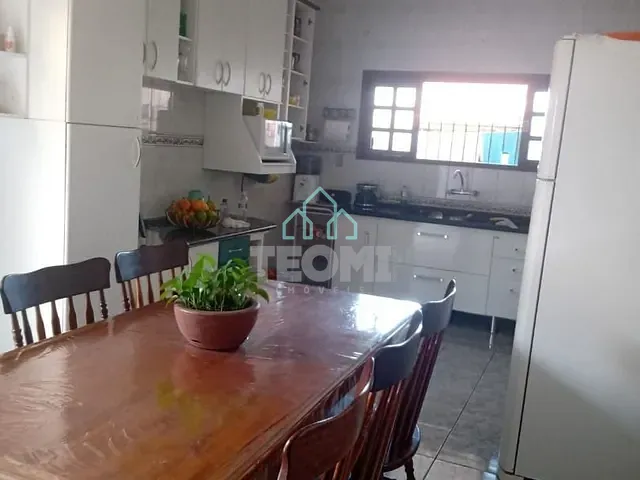 Sobrado com 150m² 3 quartos e 2 banheiros, à venda, no bairro Alto de São Pedro em Taubaté