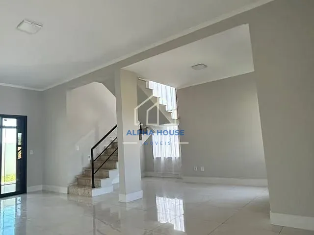 Sobrado com 207m² 3 quartos e 2 banheiros, à venda, no bairro Condomínio Laguna em Pindamonhangaba