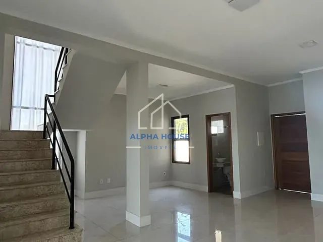 Sobrado com 207m² 3 quartos e 2 banheiros, à venda, no bairro Condomínio Laguna em Pindamonhangaba