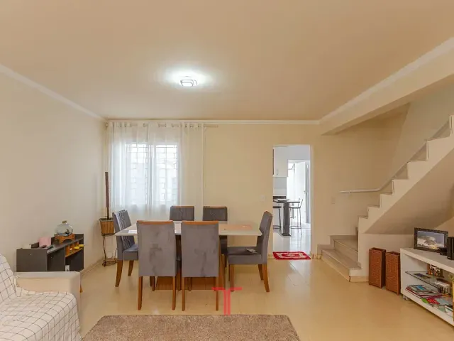 Sobrado com 228m² 3 quartos e 3 banheiros, à venda, no bairro Novo Mundo em Curitiba