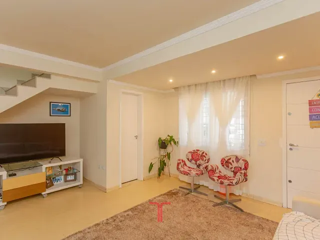 Sobrado com 228m² 3 quartos e 3 banheiros, à venda, no bairro Novo Mundo em Curitiba