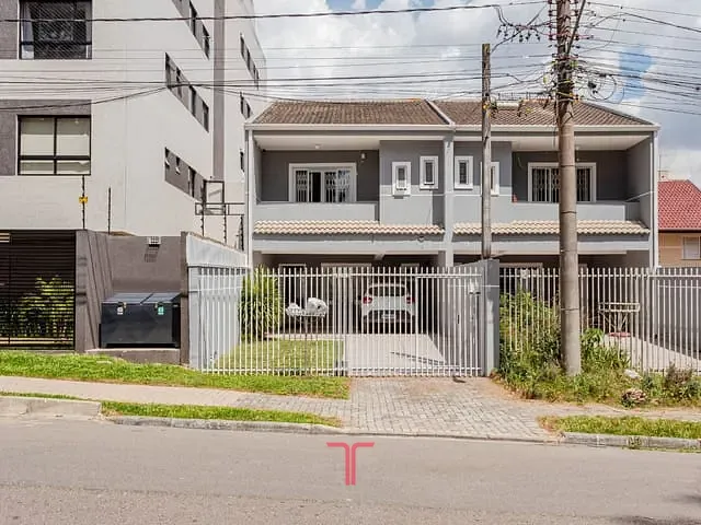 Sobrado com 228m² 3 quartos e 3 banheiros, à venda, no bairro Novo Mundo em Curitiba