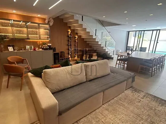 Sobrado com 250m² 3 quartos e 4 banheiros, à venda, no bairro Universitário em Londrina