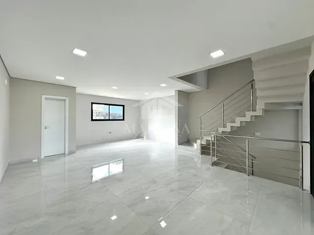 Sobrado com 209m² 3 quartos e 3 banheiros, à venda, no bairro Bom Jesus em São José dos Pinhais