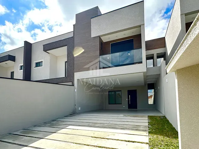 Sobrado com 209m² 3 quartos e 3 banheiros, à venda, no bairro Bom Jesus em São José dos Pinhais