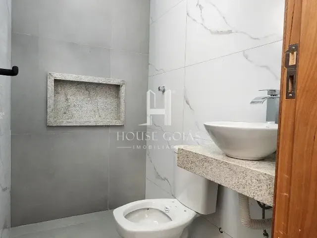 Sobrado com 265m² 4 quartos e 5 banheiros, à venda, no bairro Parque Anhanguera em Goiânia
