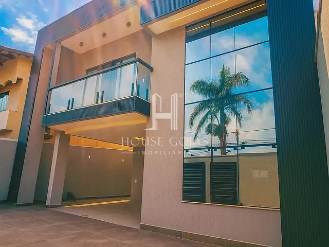 Sobrado com 265m² 4 quartos e 5 banheiros, à venda, no bairro Parque Anhanguera em Goiânia