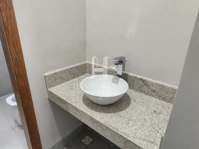 Sobrado com 265m² 4 quartos e 5 banheiros, à venda, no bairro Parque Anhanguera em Goiânia