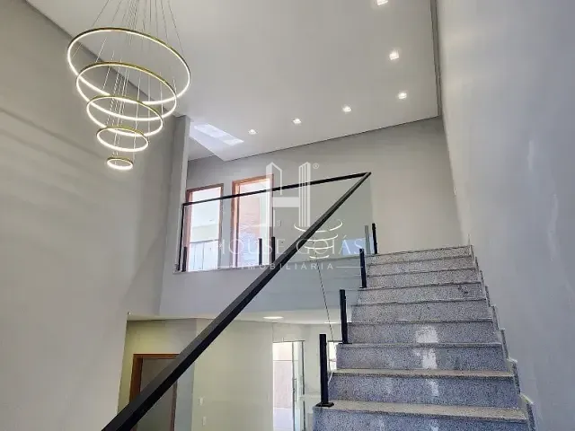 Sobrado com 265m² 4 quartos e 5 banheiros, à venda, no bairro Parque Anhanguera em Goiânia