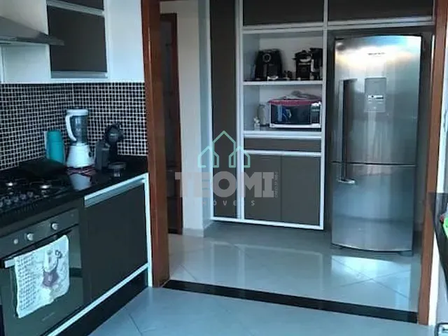 Sobrado com 328m² 3 quartos e 3 banheiros, à venda, no bairro Vila Areao em Taubaté