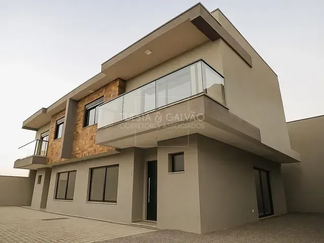 Sobrado com 99m² 3 quartos e 2 banheiros, à venda, no bairro Alto Boqueirão em Curitiba
