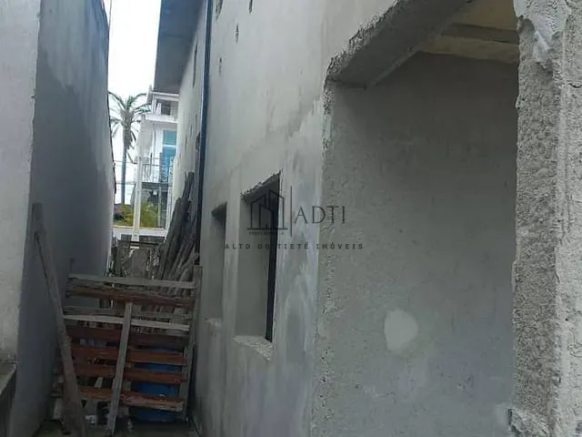Sobrado com 125m² 3 quartos e 2 banheiros, à venda, no bairro Jardim Esperança em Mogi das Cruzes
