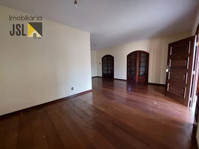 Sobrado com 463m² 4 quartos e 2 banheiros, à venda ou para alugar, no bairro Vila Resende em Caçapava