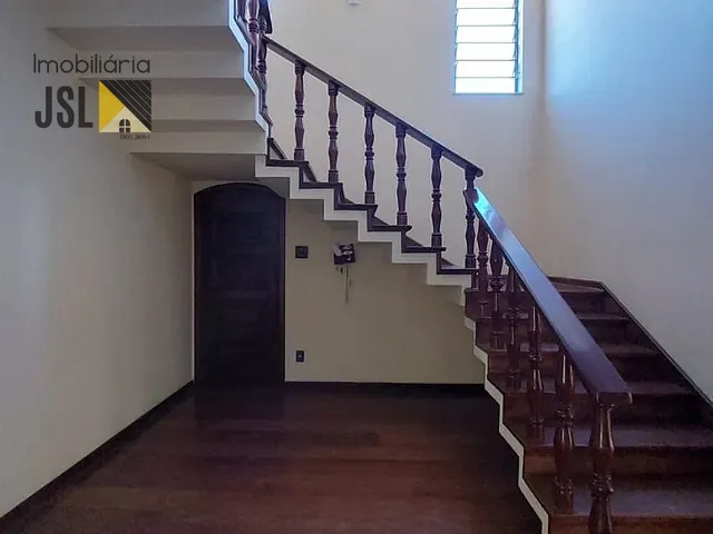Sobrado com 463m² 4 quartos e 2 banheiros, à venda ou para alugar, no bairro Vila Resende em Caçapava