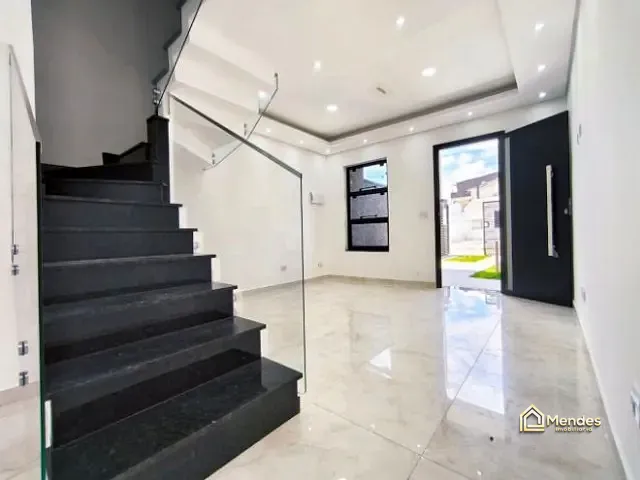 Sobrado com 120m² 3 quartos e 1 banheiro, à venda, no bairro Sítio Cercado em Curitiba