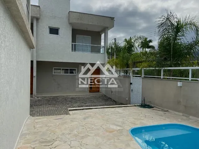 Sobrado com 86m² 2 quartos e 3 banheiros, à venda, no bairro Balneário Gardem Mar em Caraguatatuba