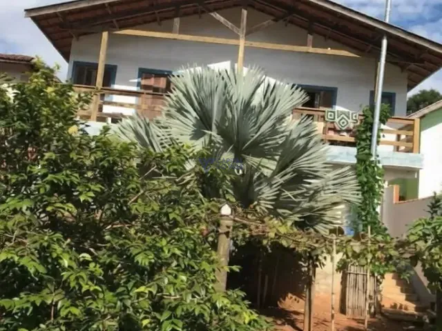 Sobrado com 500m² 3 quartos e 2 banheiros, à venda, no bairro Parque Monte Rey em São Bento do Sapucaí