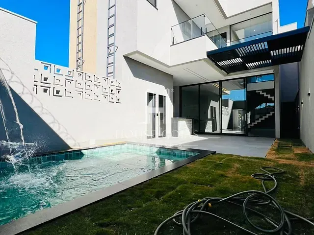 Sobrado com 450m² 3 quartos e 5 banheiros, à venda, no bairro Jardim Helvécia em Aparecida de Goiânia