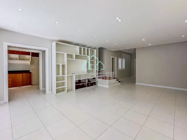 Sobrado com 300m² 3 quartos e 3 banheiros, à venda, no bairro Parque Sao Luis em Tremembé