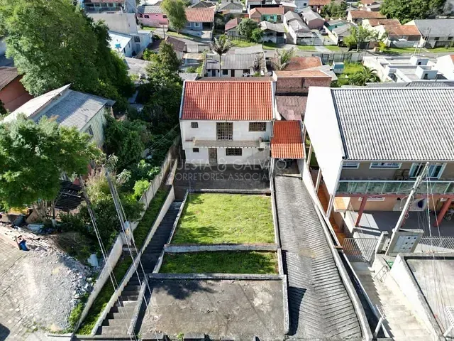 Sobrado com 110m² 3 quartos e 2 banheiros, à venda, no bairro Santa Cândida em Curitiba