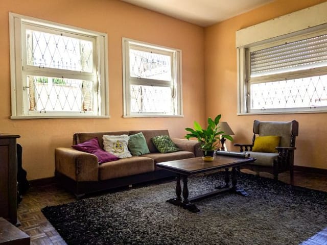 Casa com 300m² 3 quartos e 2 banheiros, à venda, no bairro Centro em Pelotas