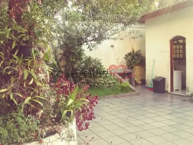 Sobrado 3 quartos e 2 banheiros, à venda, no bairro Vila Mesquita em São Paulo