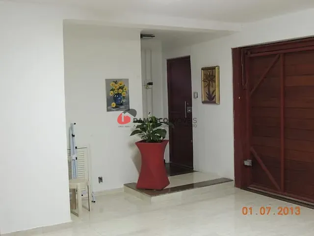 Sobrado com 262m² 3 quartos e 1 banheiro, à venda, no bairro Santa Maria em São Caetano do Sul