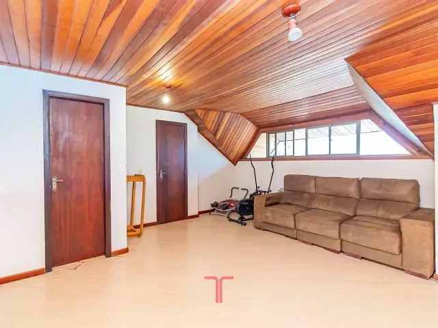 Sobrado com 112m² 3 quartos e 4 banheiros, à venda, no bairro Guaíra em Curitiba