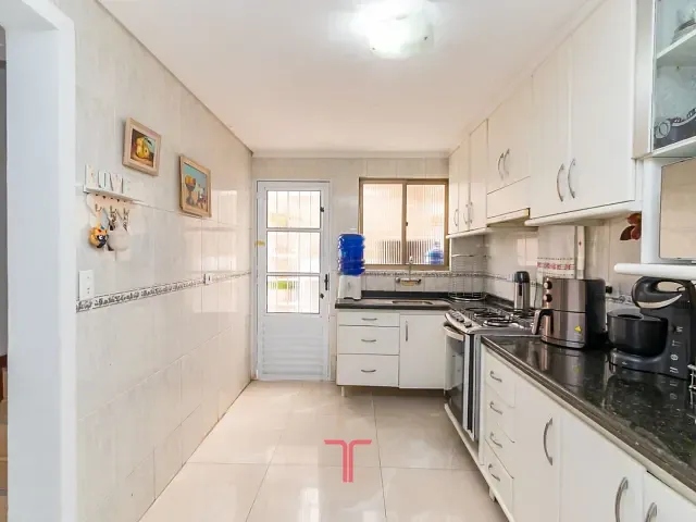 Sobrado com 112m² 3 quartos e 4 banheiros, à venda, no bairro Guaíra em Curitiba