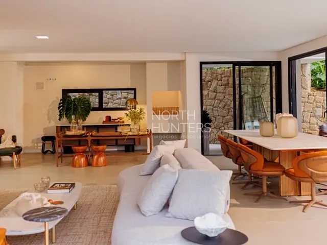 Sobrado com 311m² 3 quartos e 4 banheiros, à venda, no bairro América em Joinville