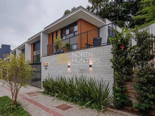 Sobrado com 311m² 3 quartos e 4 banheiros, à venda, no bairro América em Joinville